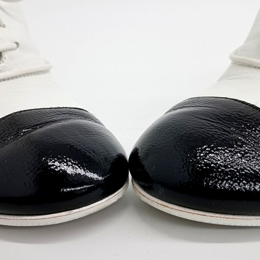 Chanel Pumps – Leather – White and Black