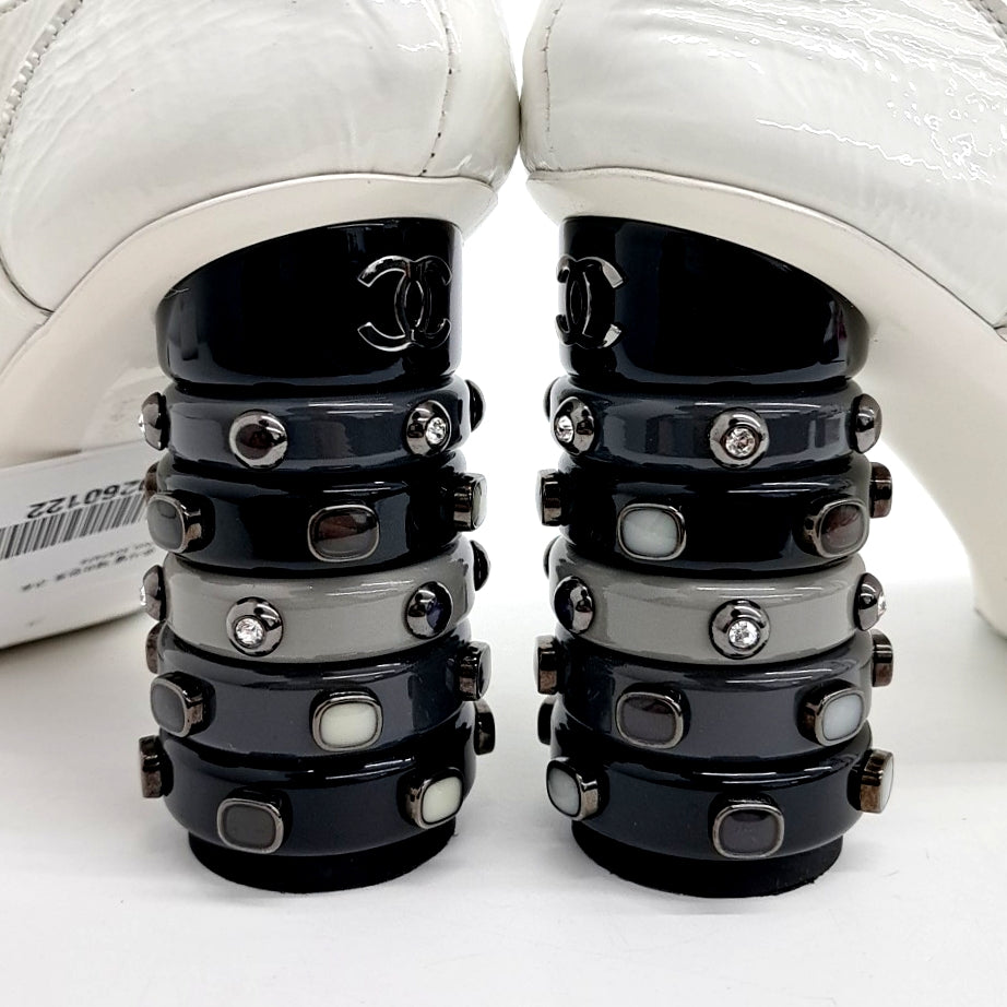 Chanel Pumps – Leather – White and Black