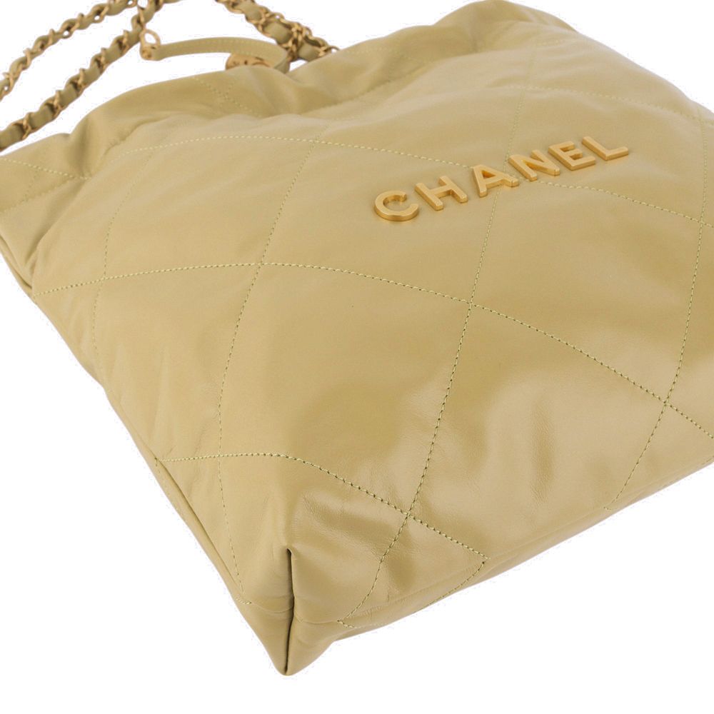 Chanel 22 – Calfskin Leather – White – Gold Hardware