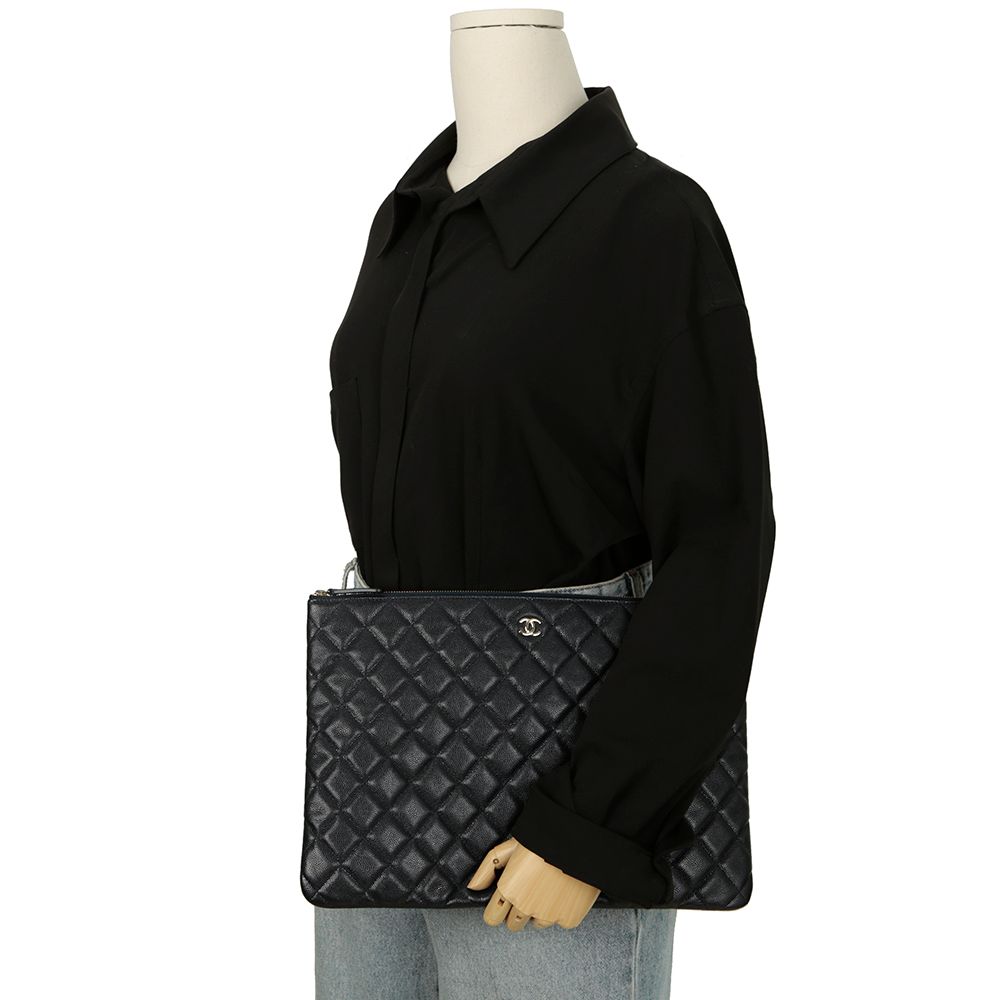 Chanel Clutch – Caviar Leather – Navy – Gold Hardware