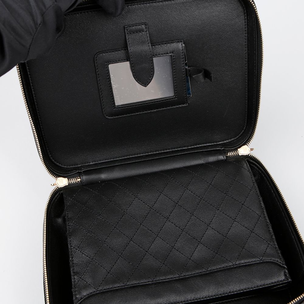 Chanel Vanity Case – Caviar Leather – Black – Gold Hardware