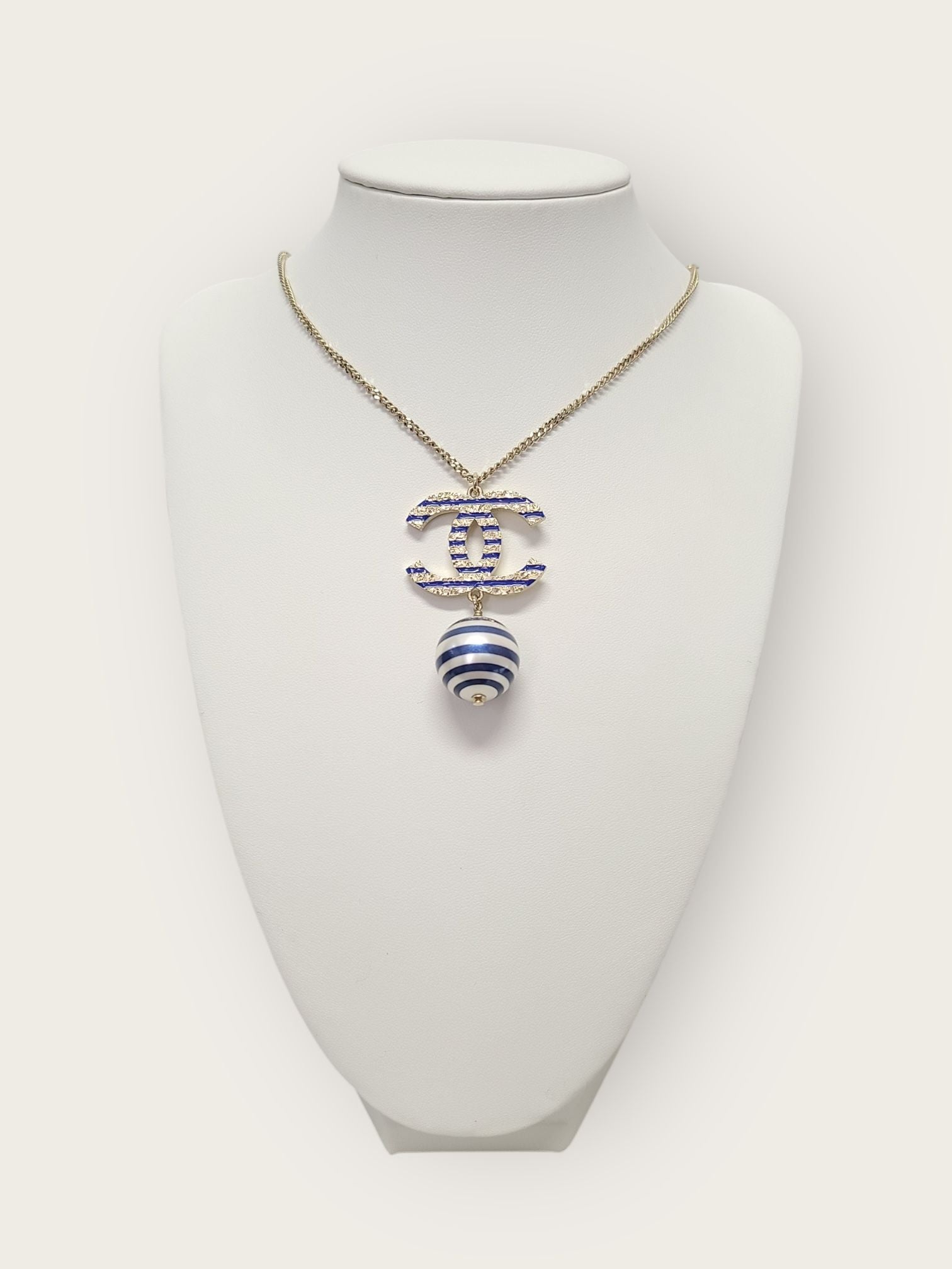 Chanel Necklace – Pearl – Blue