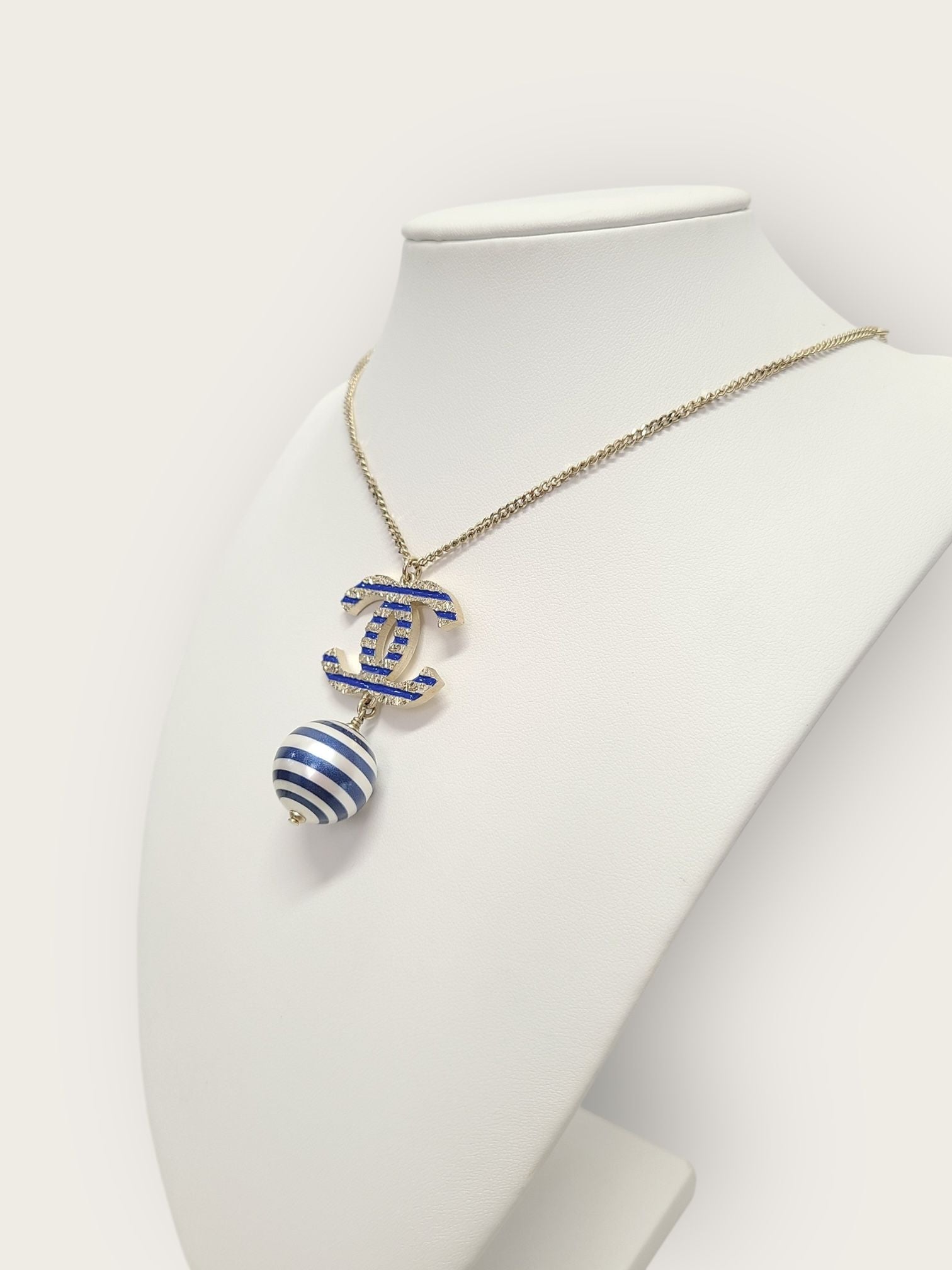 Chanel Necklace – Pearl – Blue