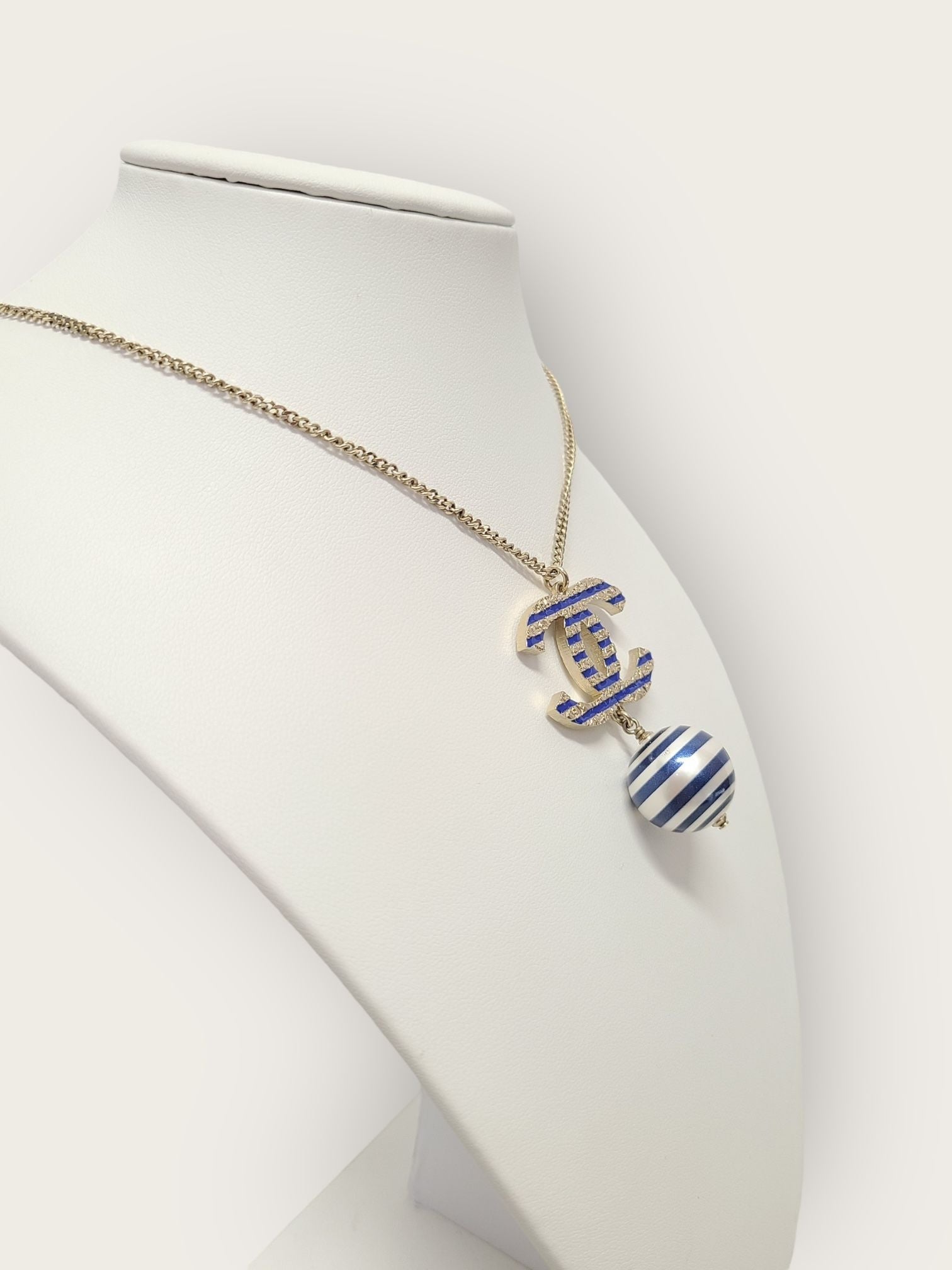Chanel Necklace – Pearl – Blue