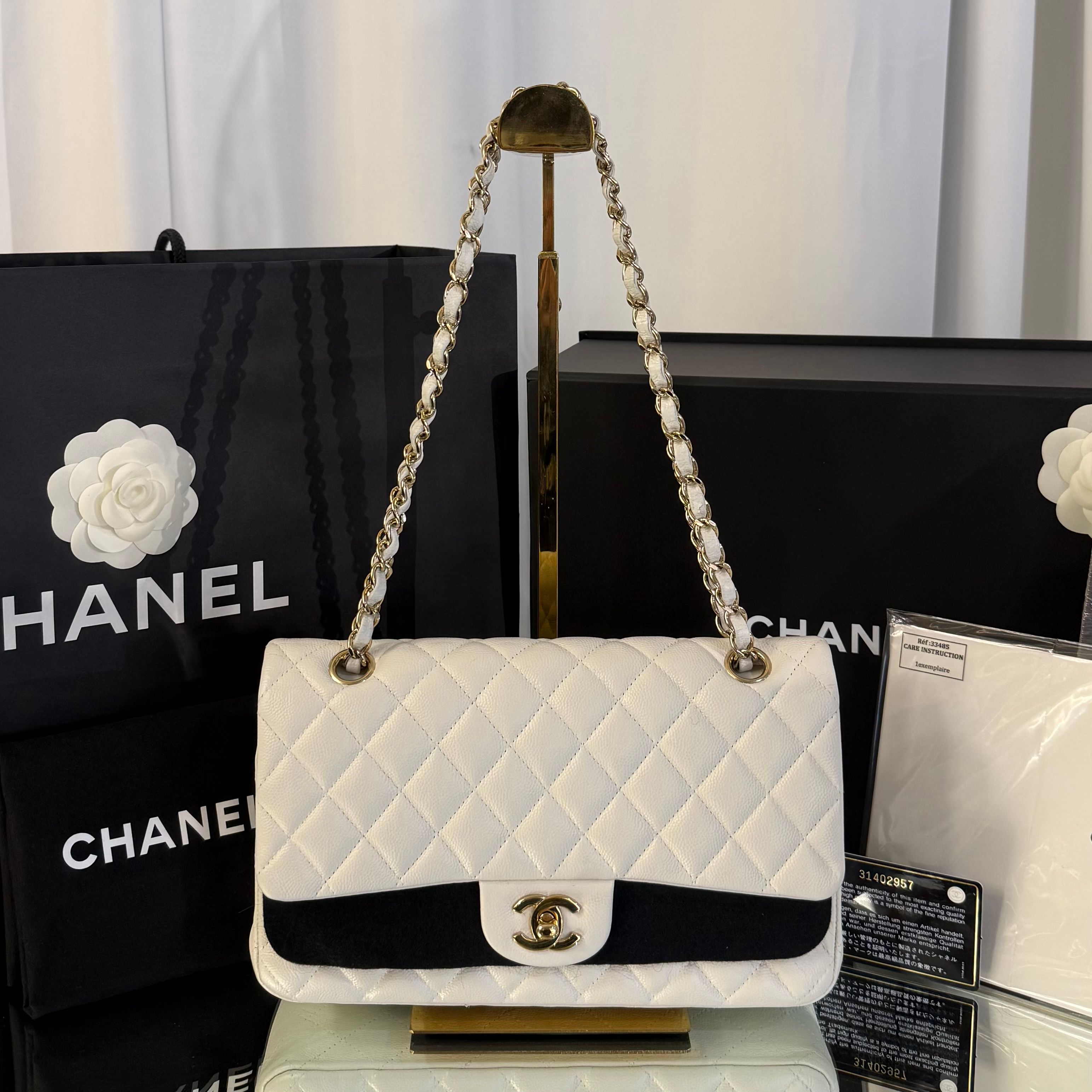 Classic Medium Flap Bag White A01112