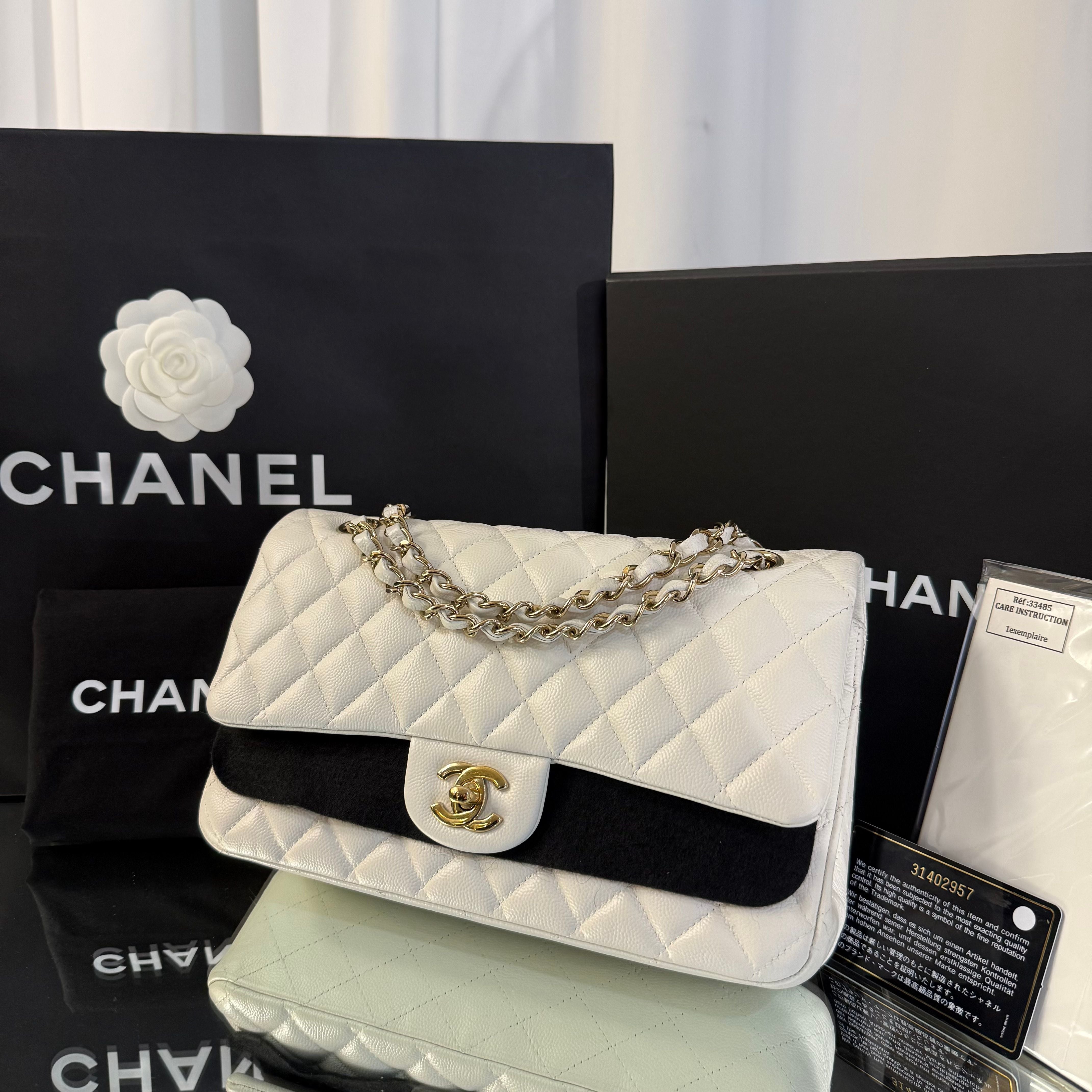 Classic Medium Flap Bag White A01112