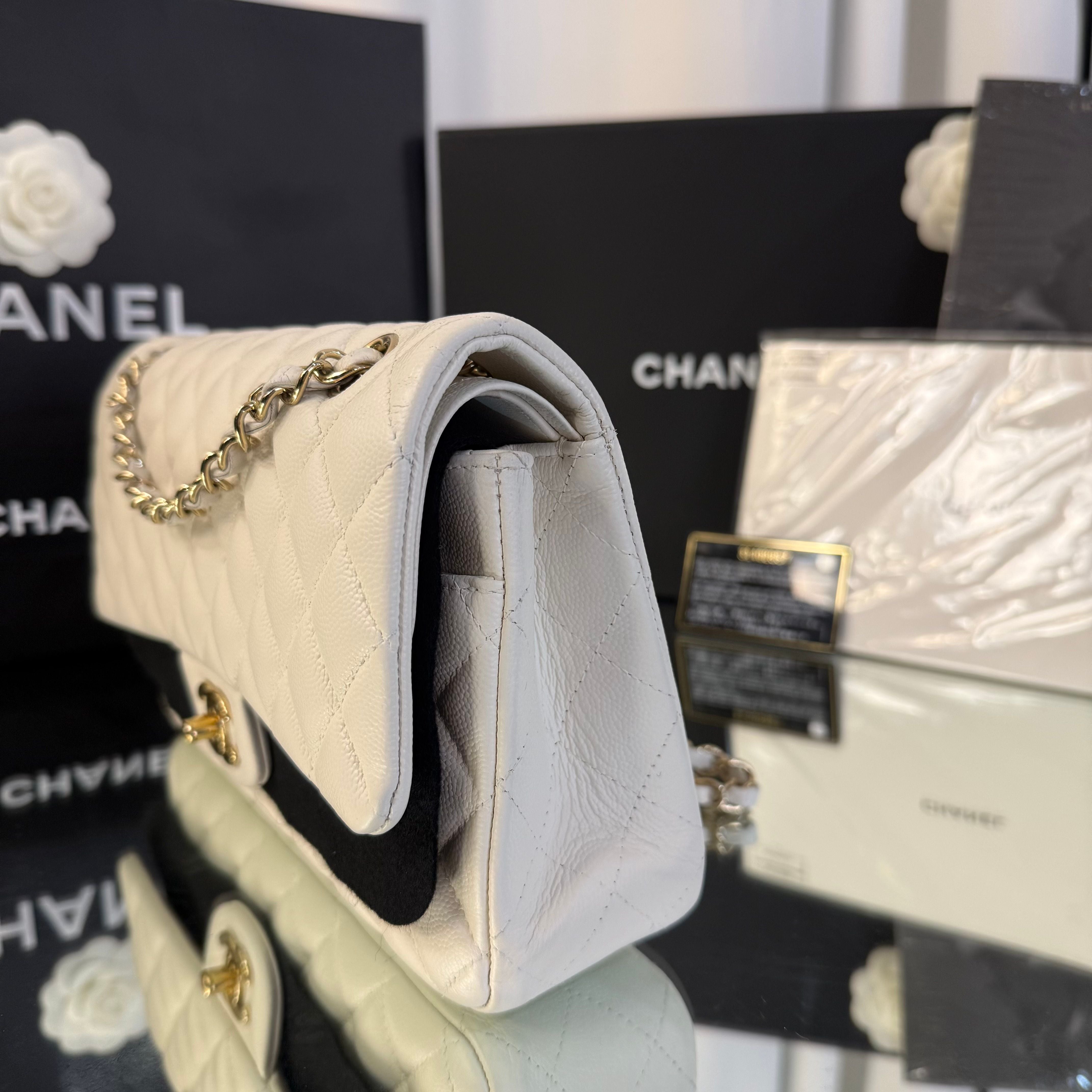 Classic Medium Flap Bag White A01112