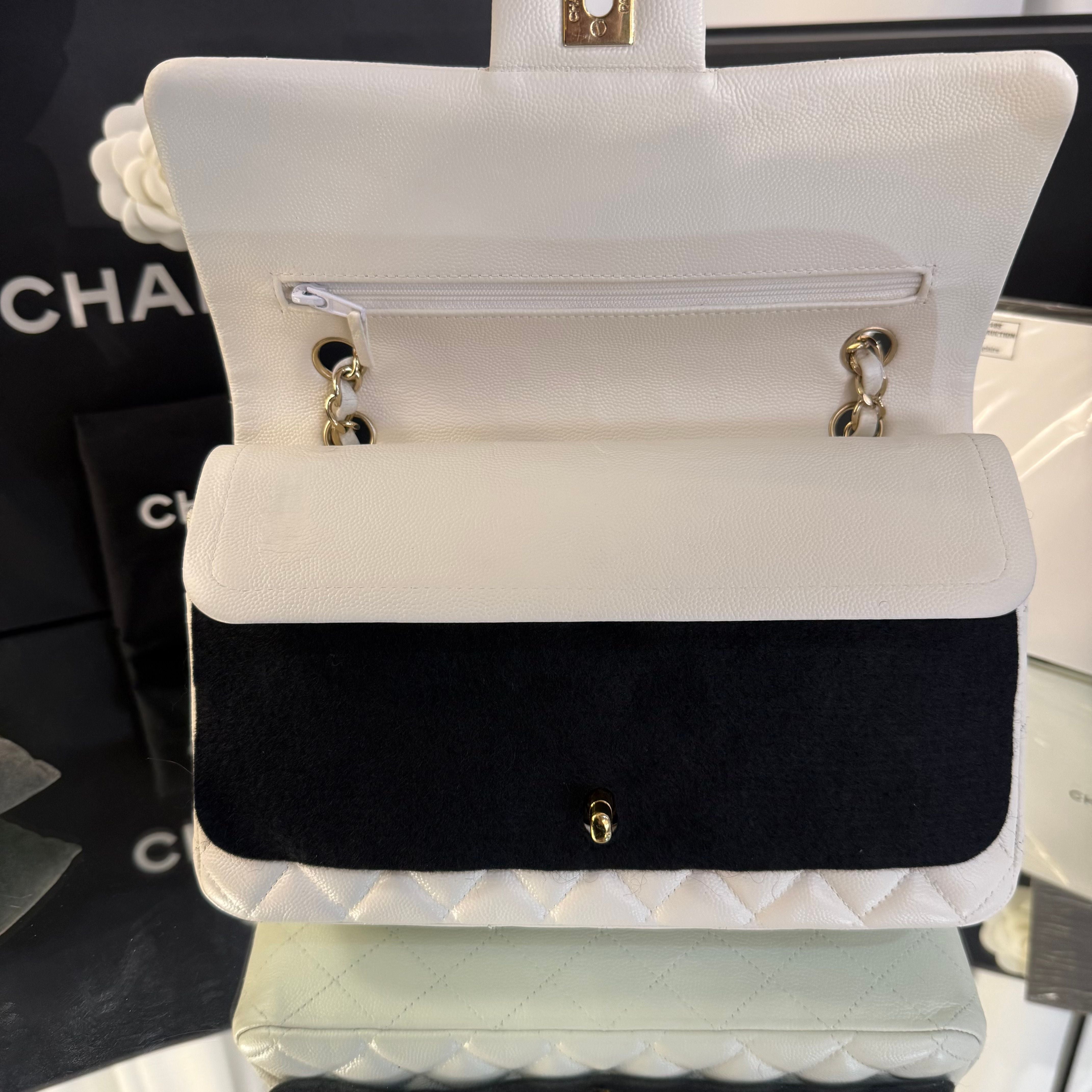 Classic Medium Flap Bag White A01112