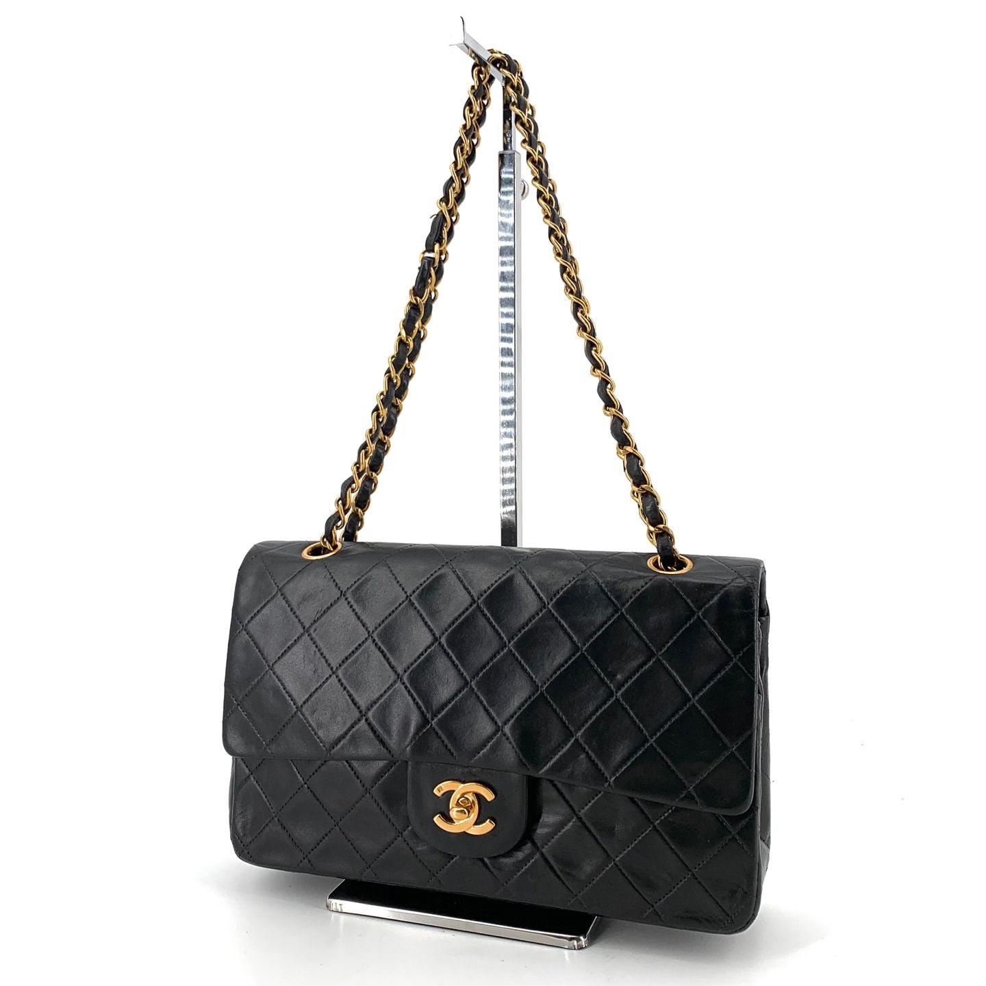 Classic Medium Shoulder Bag