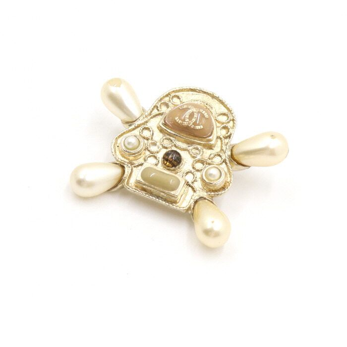 Chanel Brooch – Gold – Ivory