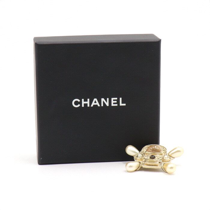 Chanel Brooch – Gold – Ivory