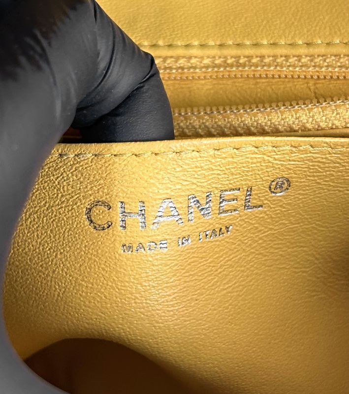 Chanel Shoulder Bag – Lambskin Leather – Yellow – Gold Hardware