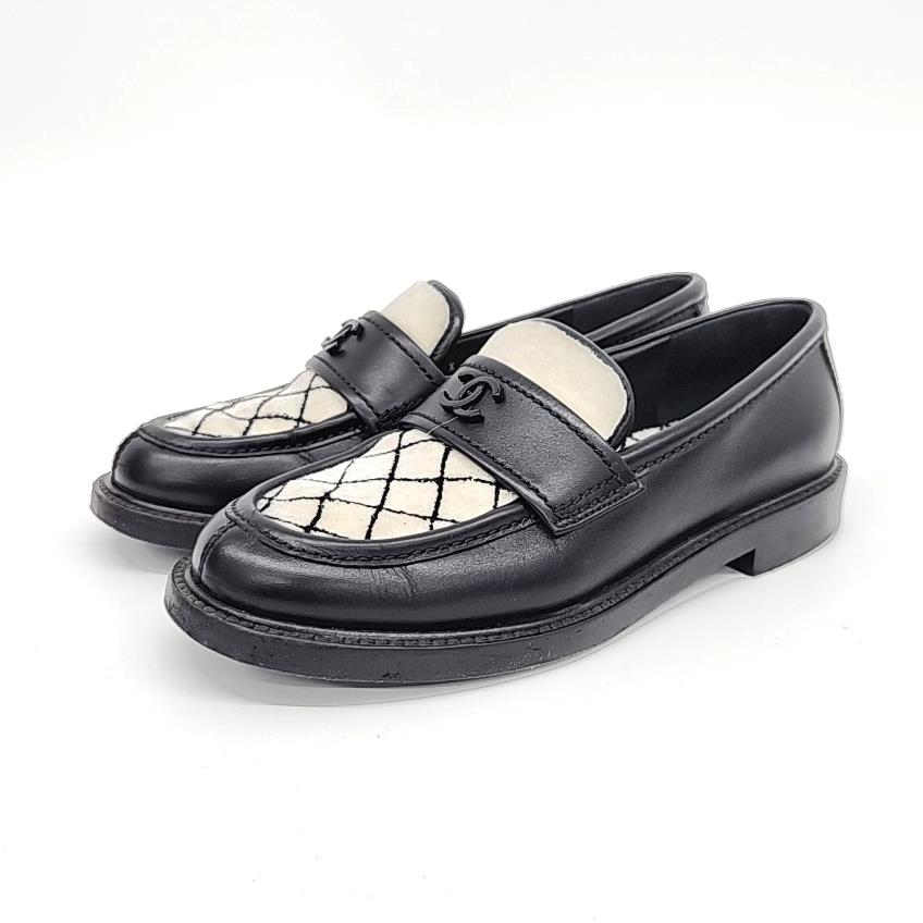 Chanel Loafers – Calfskin Leather – Black