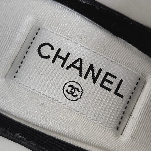 Chanel Sneakers – Calfskin Leather – Mint