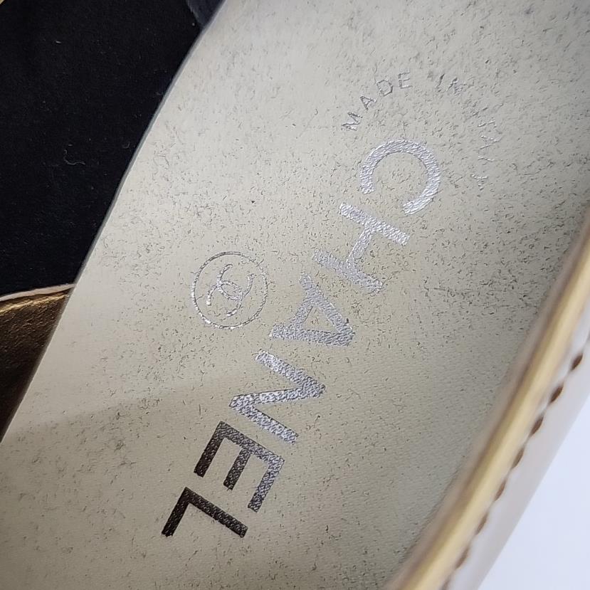 Chanel Loafers – Leather – Gold