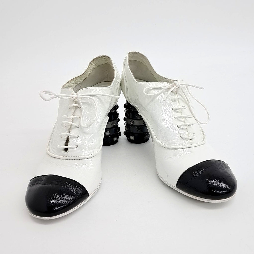 Chanel Pumps – Leather – White and Black