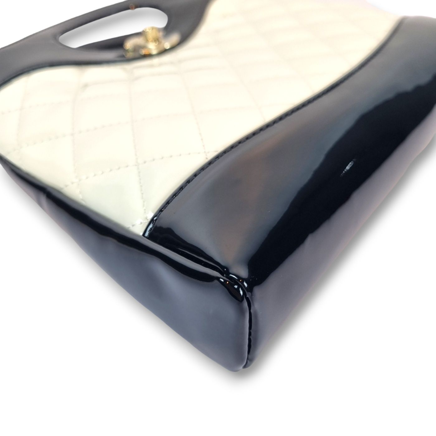 Chanel 31 – Patent Leather – Black and White – Gold Hardware