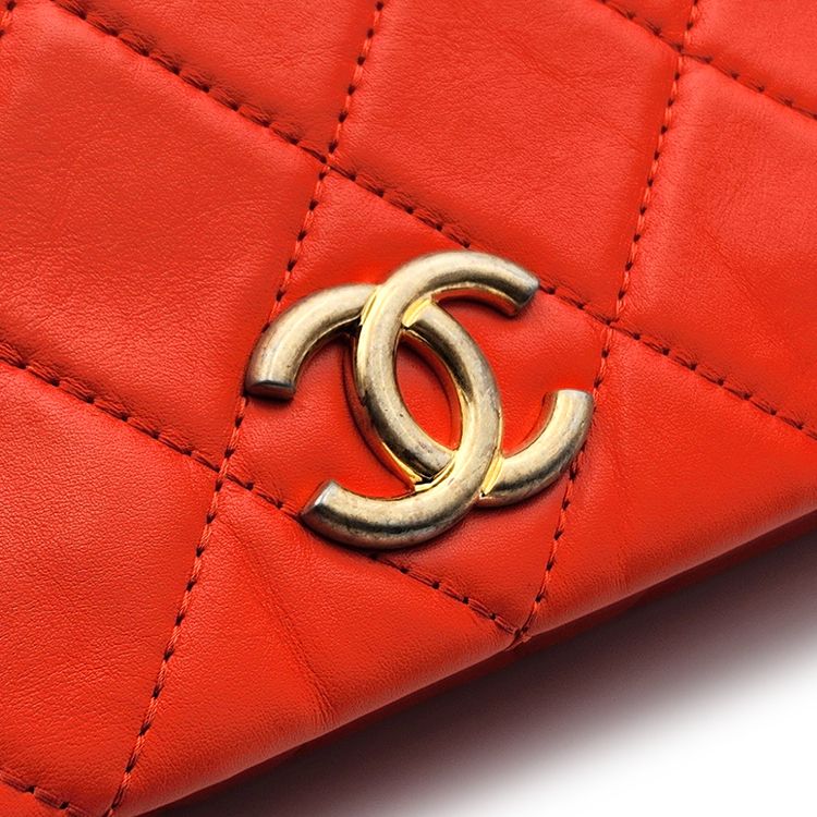 Chanel Clutch – Lambskin Leather – Red
