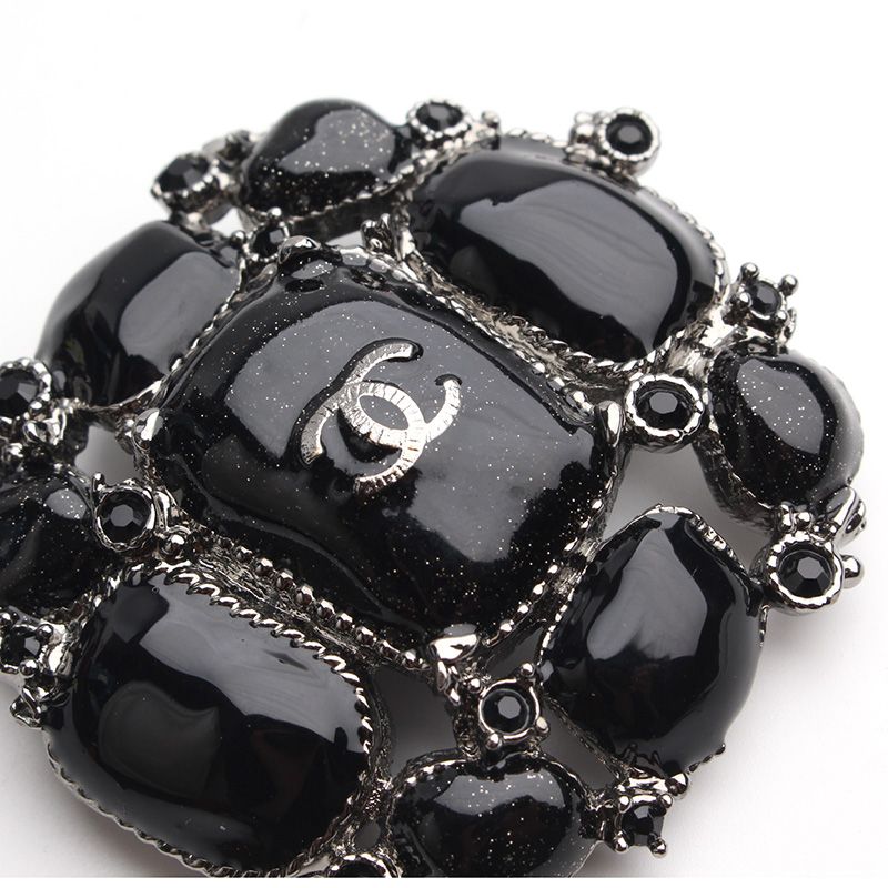 Chanel Brooch – Enamel – Black