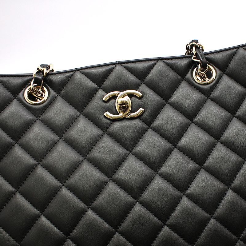 Chanel Shoulder Bag – Lambskin Leather – Black – Gold Hardware