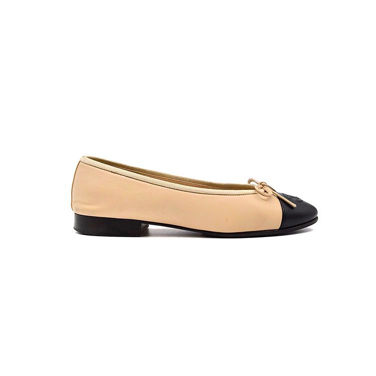 Chanel Two-Tone Flats – Calfskin Leather – Black and White