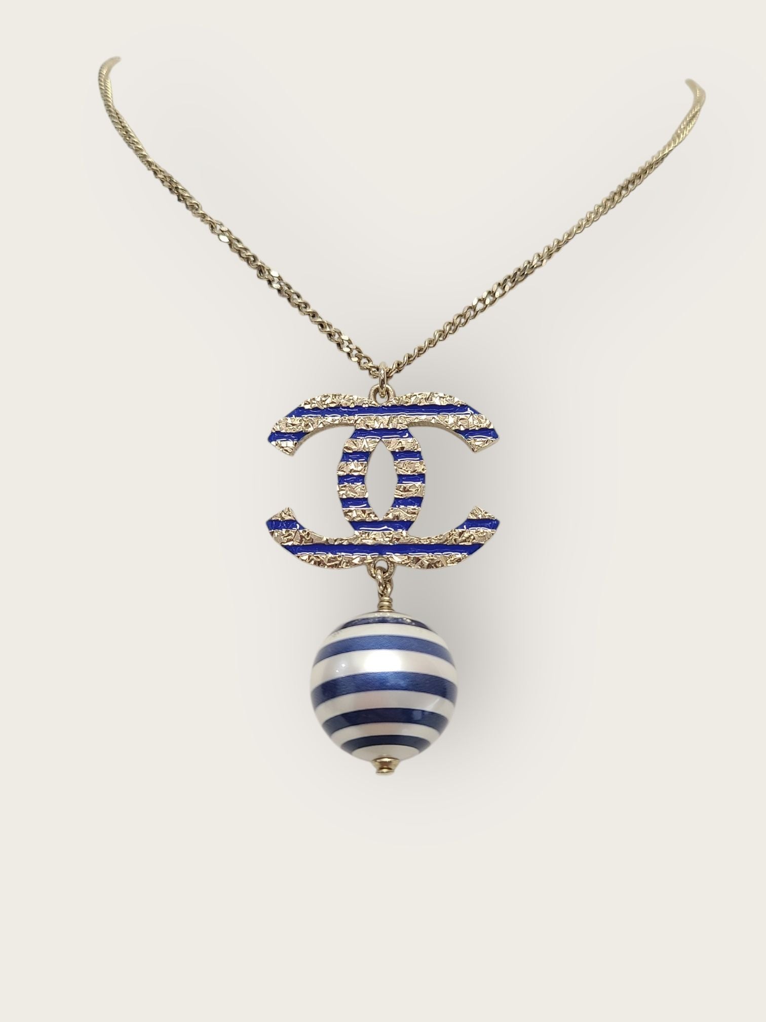 Chanel Necklace – Pearl – Blue