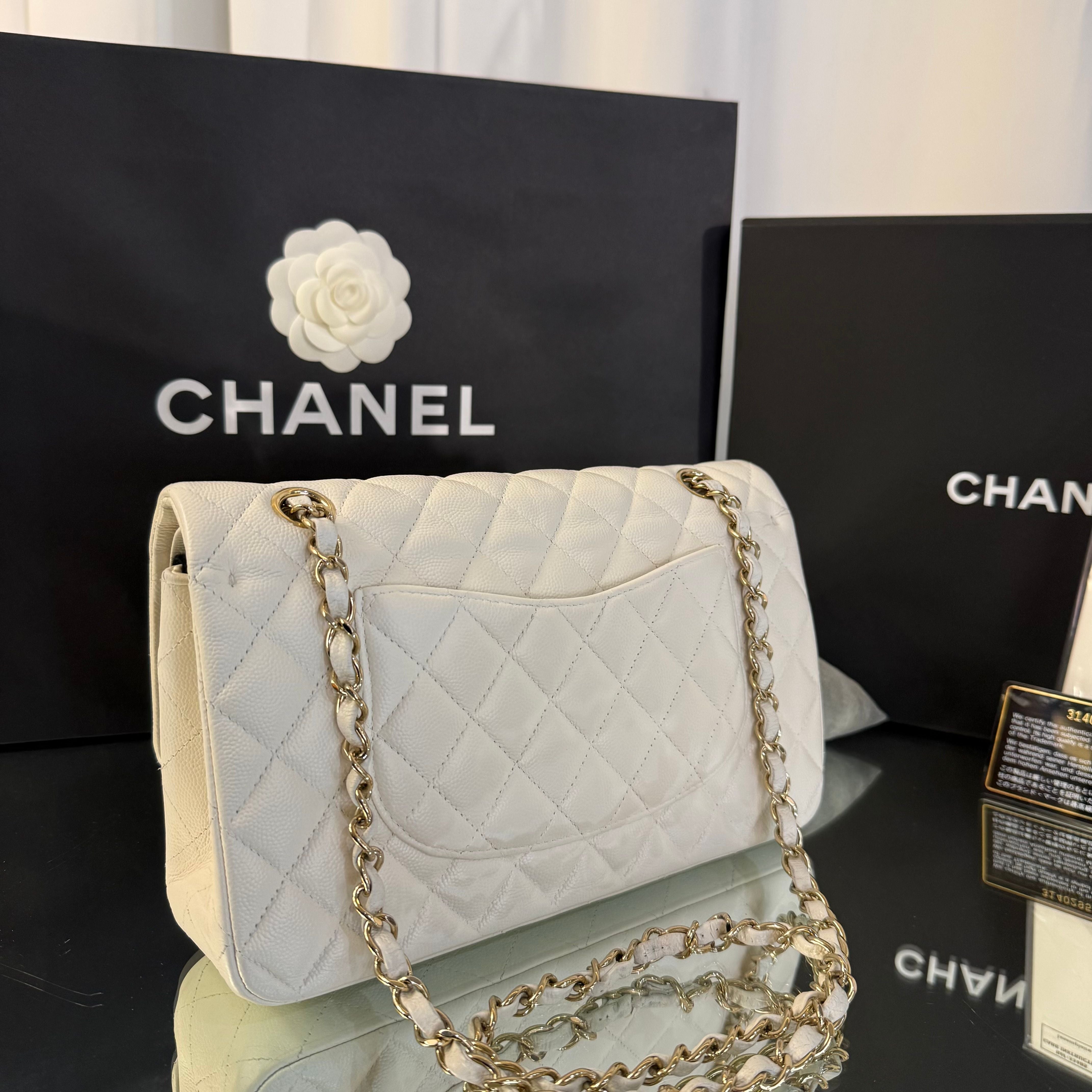 Classic Medium Flap Bag White A01112
