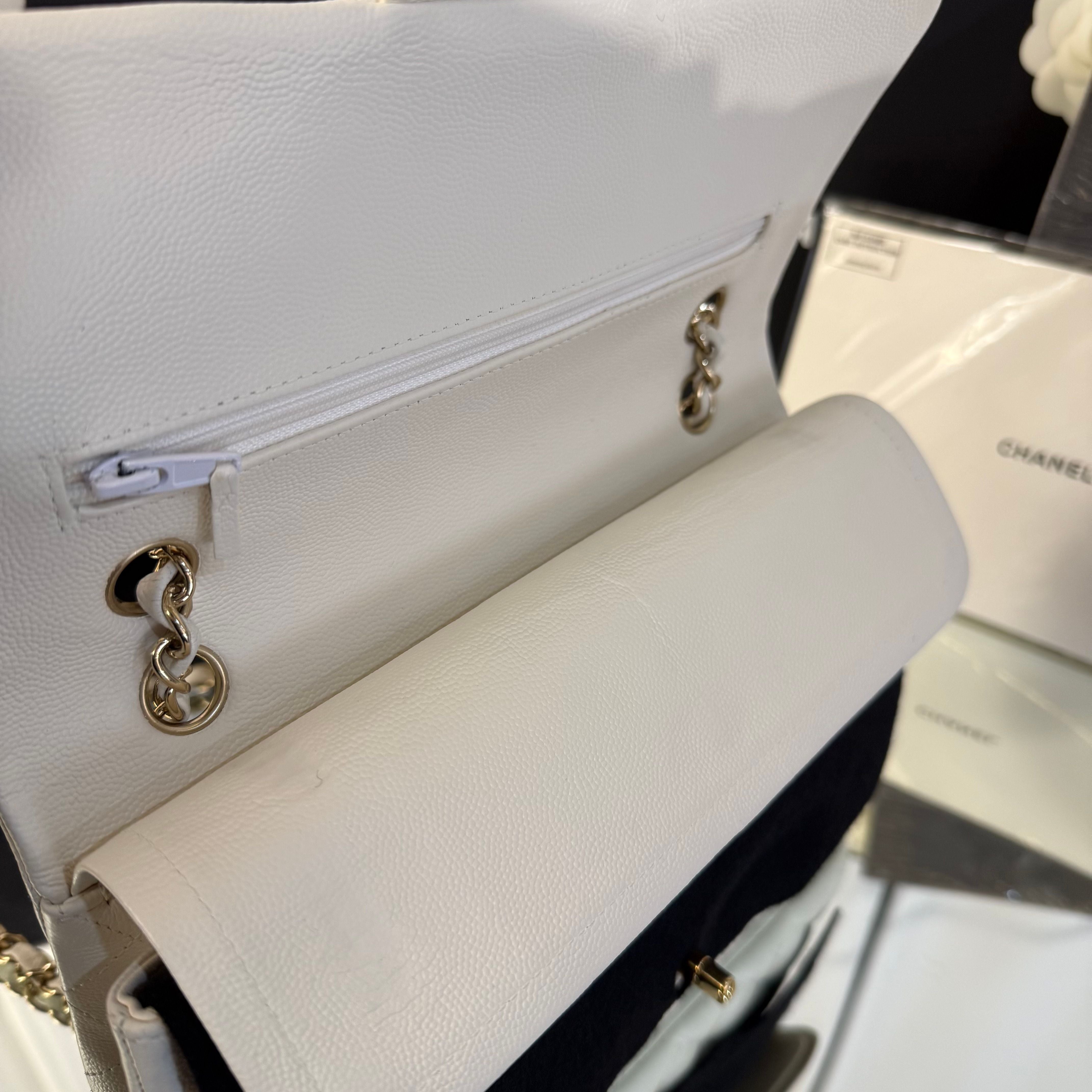 Classic Medium Flap Bag White A01112