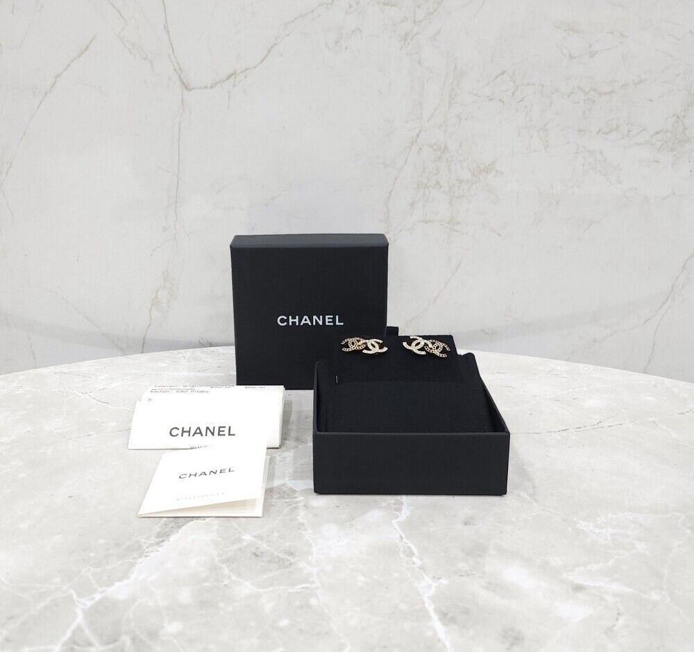 Double CC Logo Crystal Earring AB9260